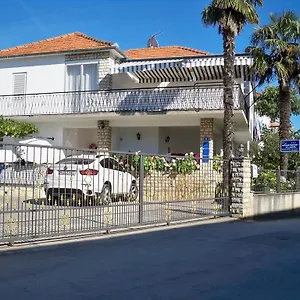 Vlado Apartman